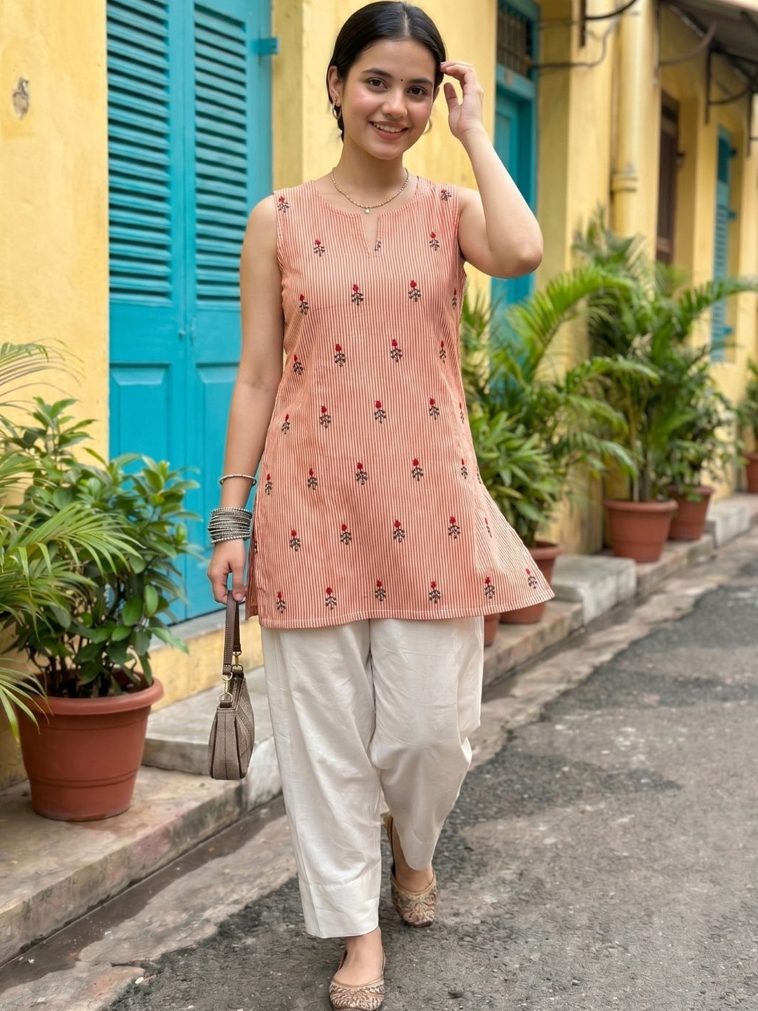 Youthnic Women Printed Regular Pure Cotton Kurti with Trousers