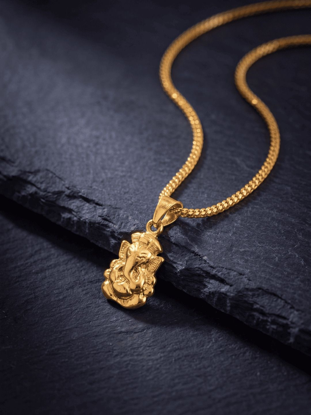 Jewar Mandi Gold-plated & Gold-Toned Pendant With Chain