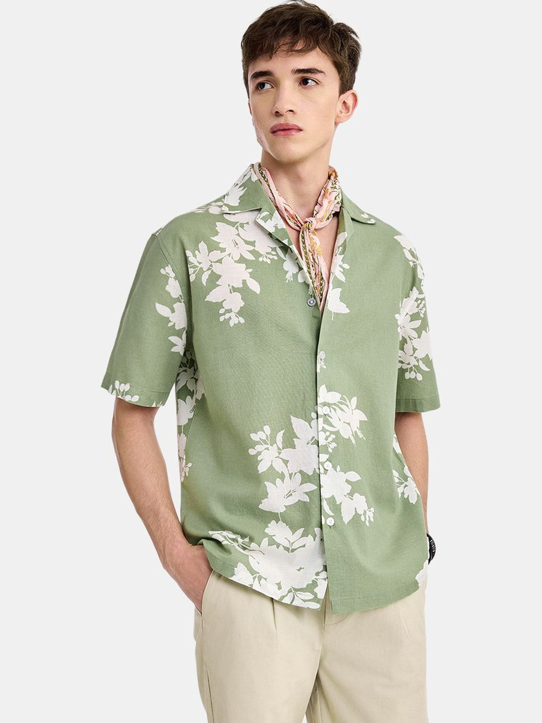 Snitch Men Boxy Floral Printed Casual Shirt