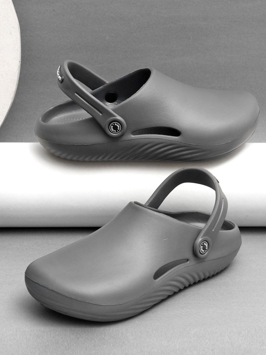 MILESTOE Men Solid Clogs Flip Flops
