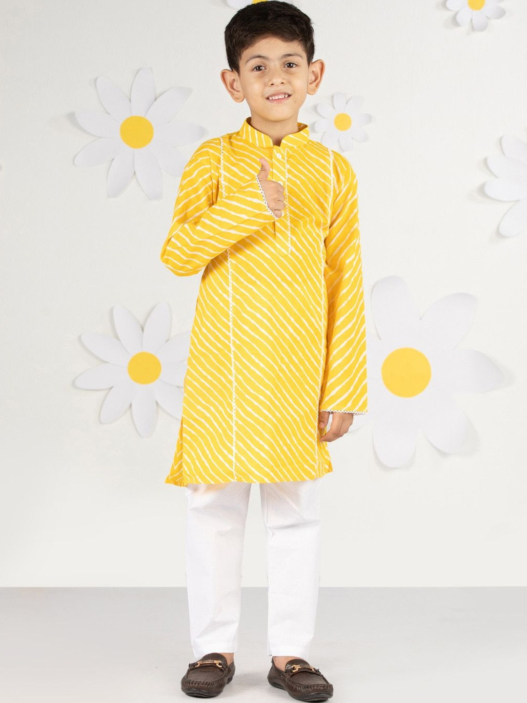VASTRAMAY Boys Yellow & White Lehariya Cotton Kurta & Pyjama Set