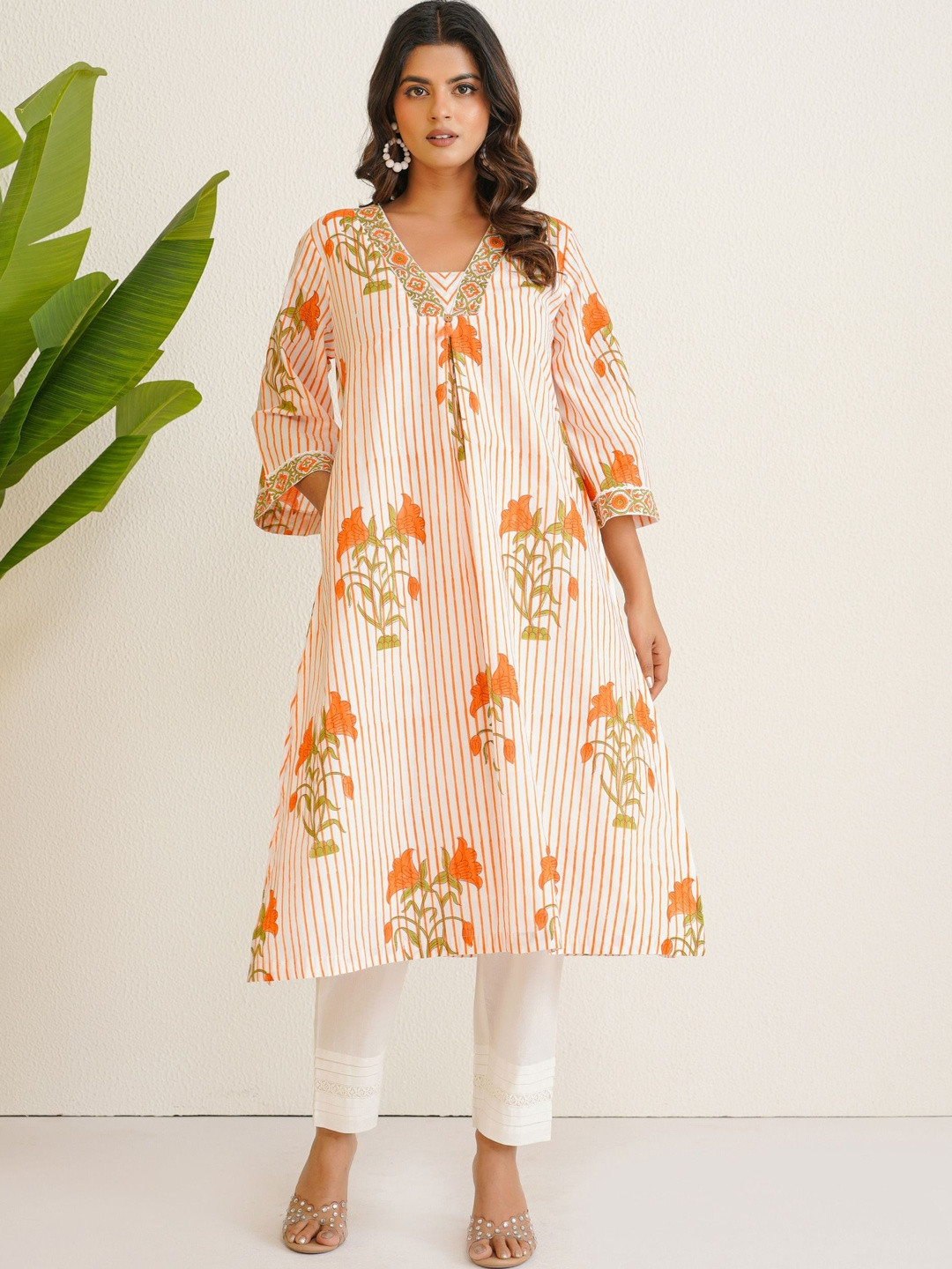 TARA-C-TARA Women Floral Printed Regular Pure Cotton Kurta with Trousers