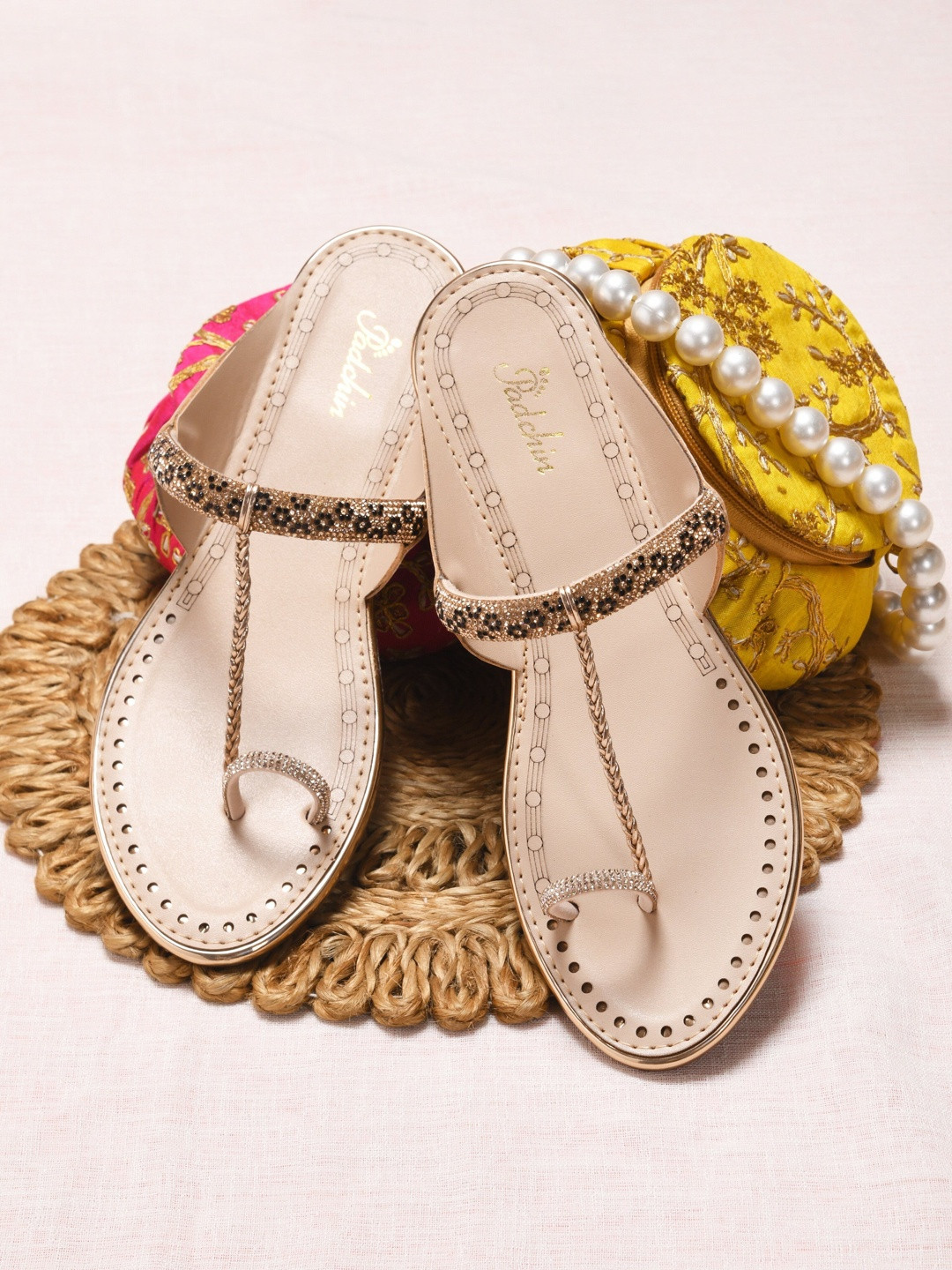 Padchin Women Embellished Ethnic One Toe Flats