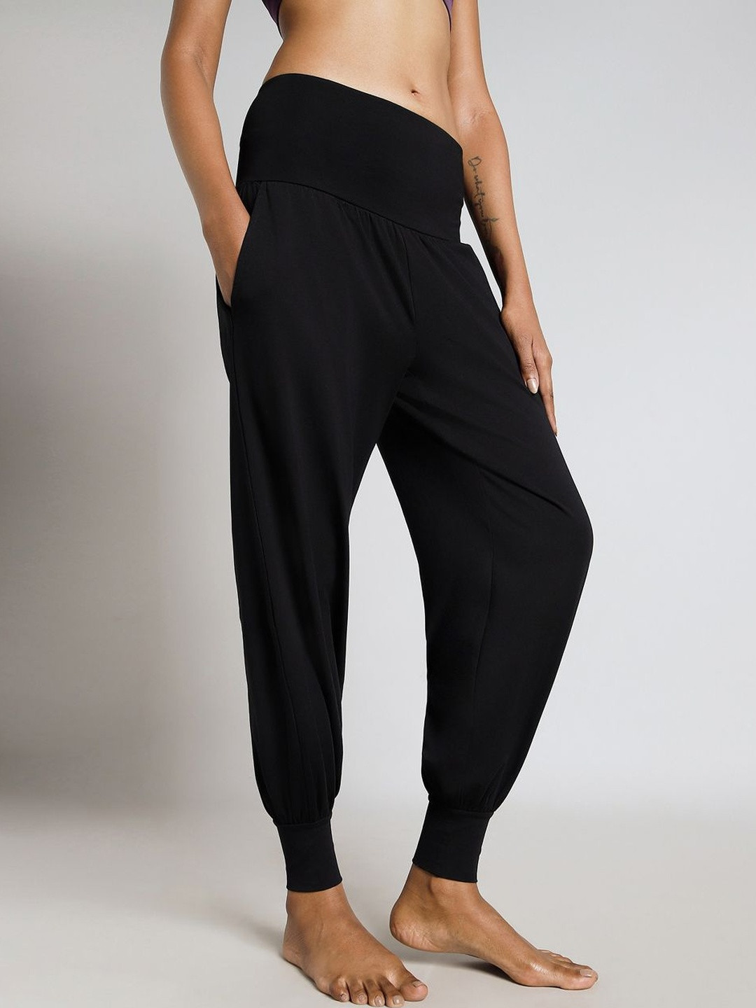 CULT Women's Black Flow and Form Relaxed Yoga Joggers