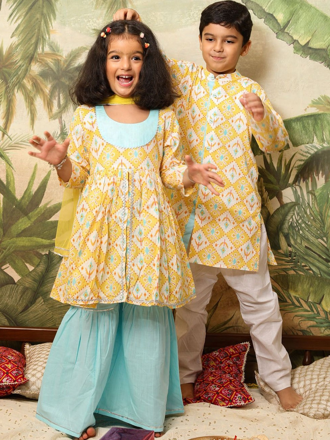 VASTRAMAY Girls Yellow & Aqua Patola Kurta & Pant Set