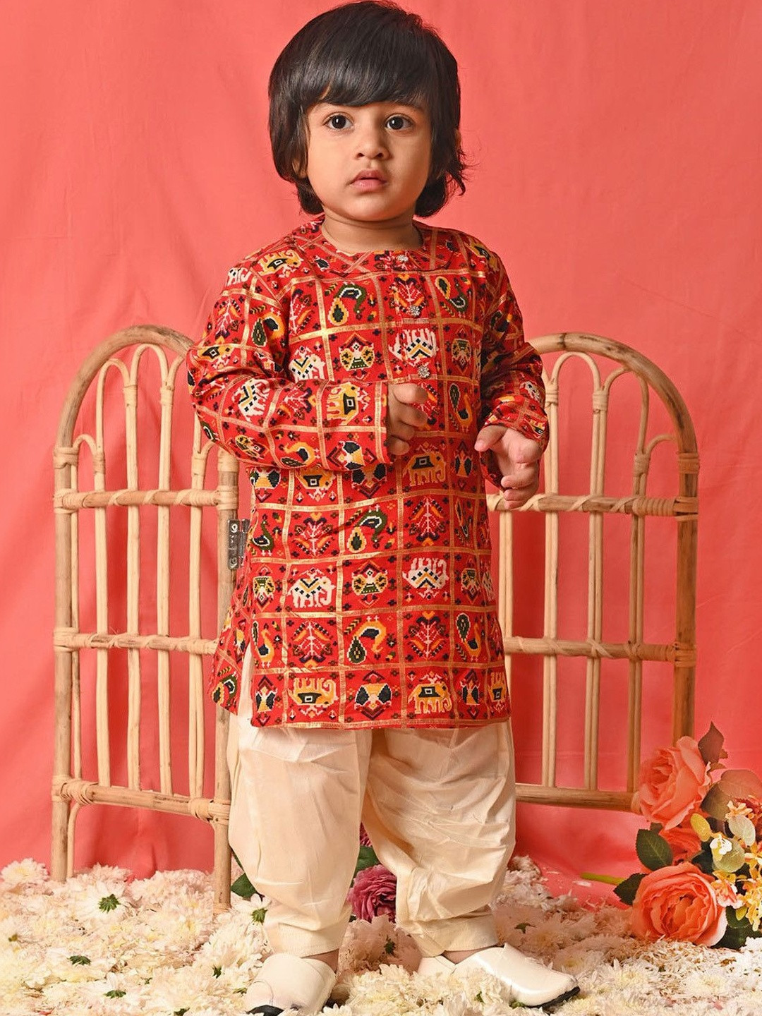 VASTRAMAY Boys Red Patola Print Festive Kurta & Pyjama Set