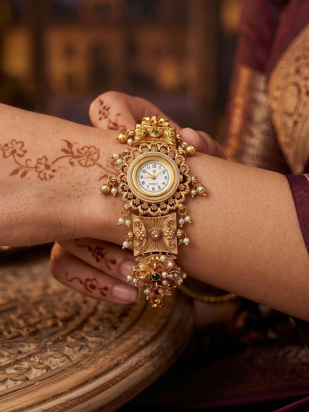 Nui Women Gold-Plated Embellished Reset Time Quartz Analogue Bracelet Style Watch