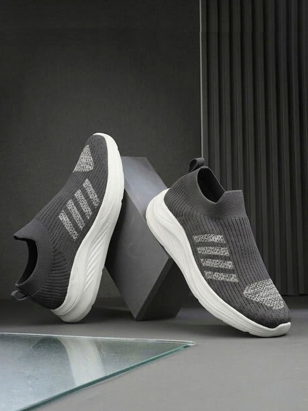 ENRIZZ Men Textured Sneakers