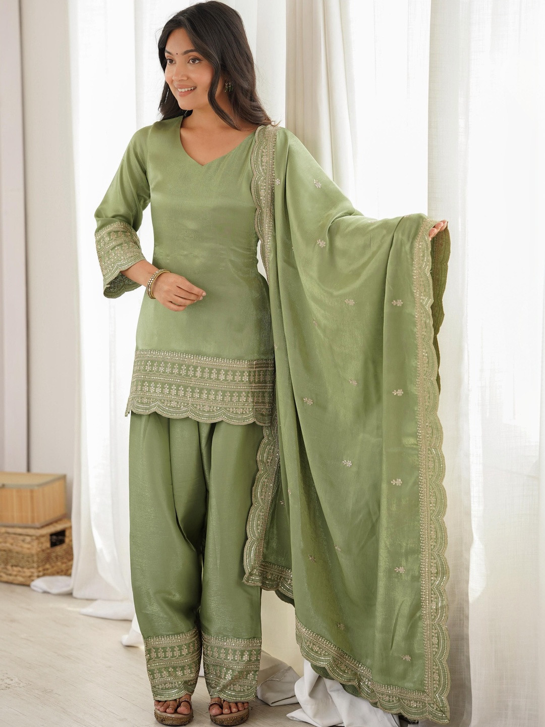 LABELKBBRAND Women Embroidered Regular Thread Work Kurta with Salwar & With Dupatta