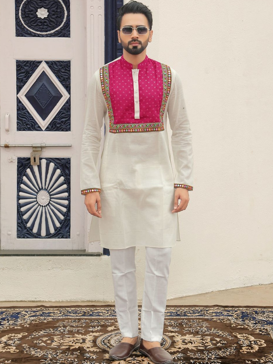 Varbandhan Men Mandarin Collar Embroidered Kurta