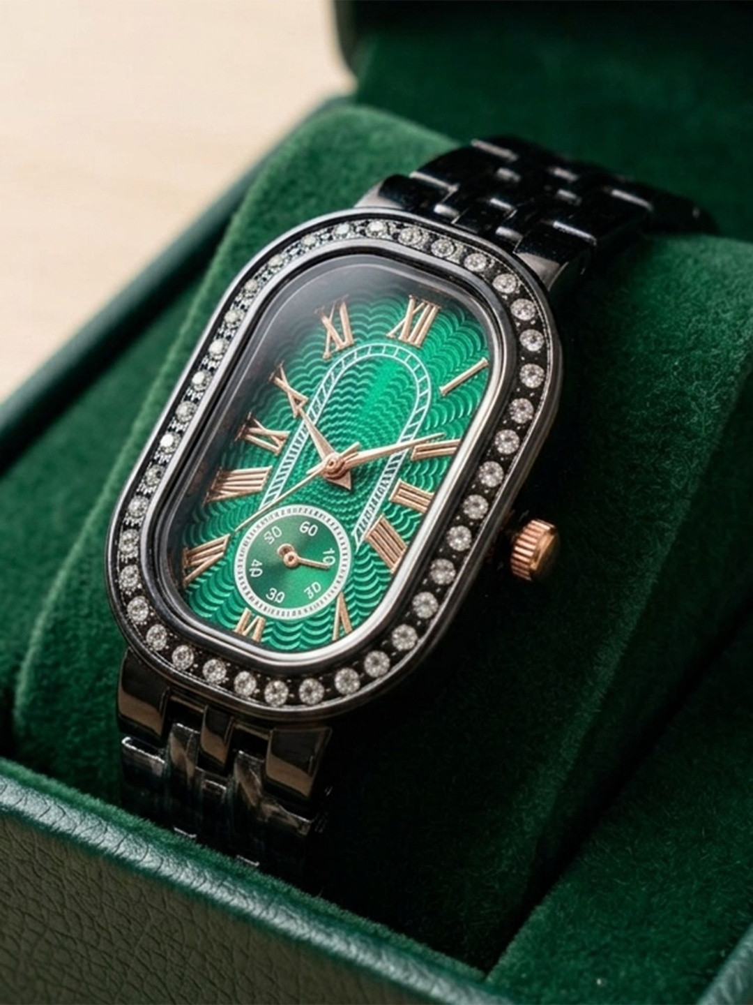 Praizy Times Women Brass Dial & Bracelet Style Straps Analogue Watch HS-OVAL-BLACK GREEN-DIAL