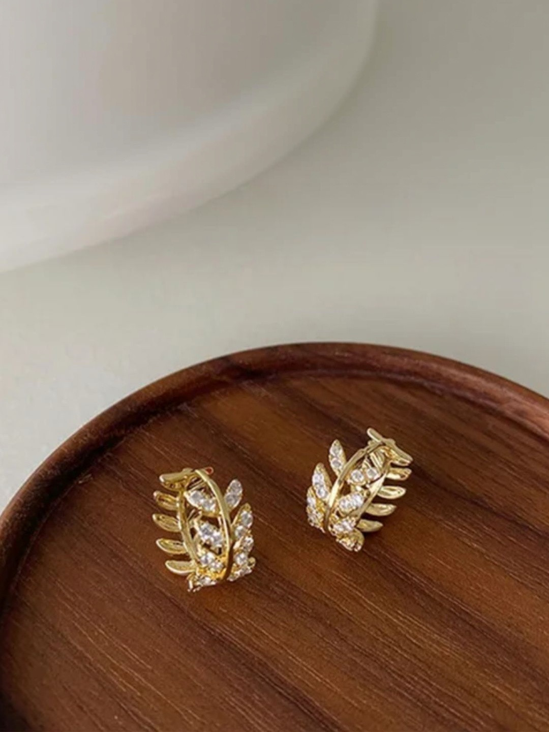 Estailo fashion Leaf Shaped Half Hoop Earrings
