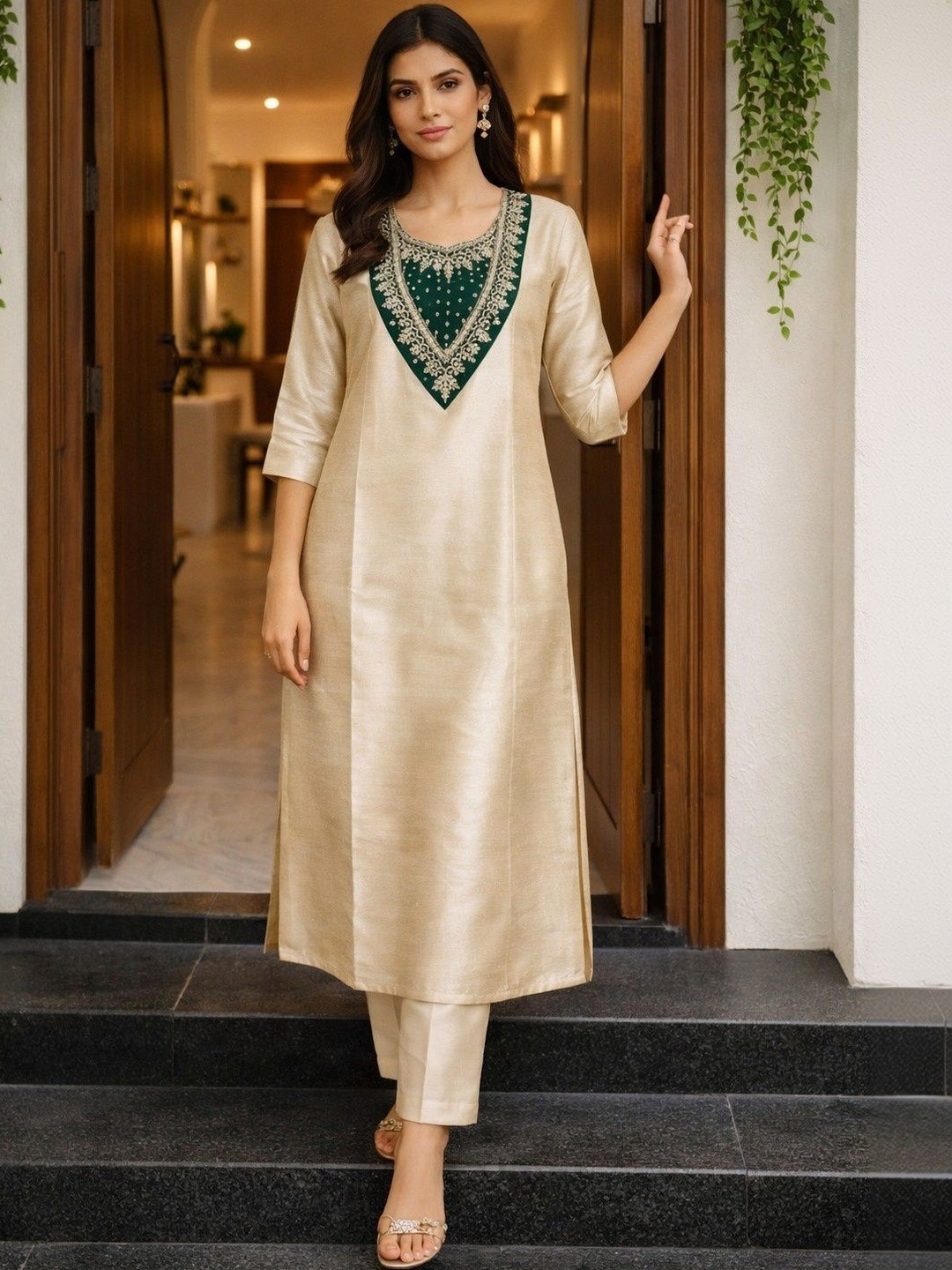 DAMAAR TEXTILE Women Ethnic Motifs Embroidered Regular Thread Work Kurta with Trousers