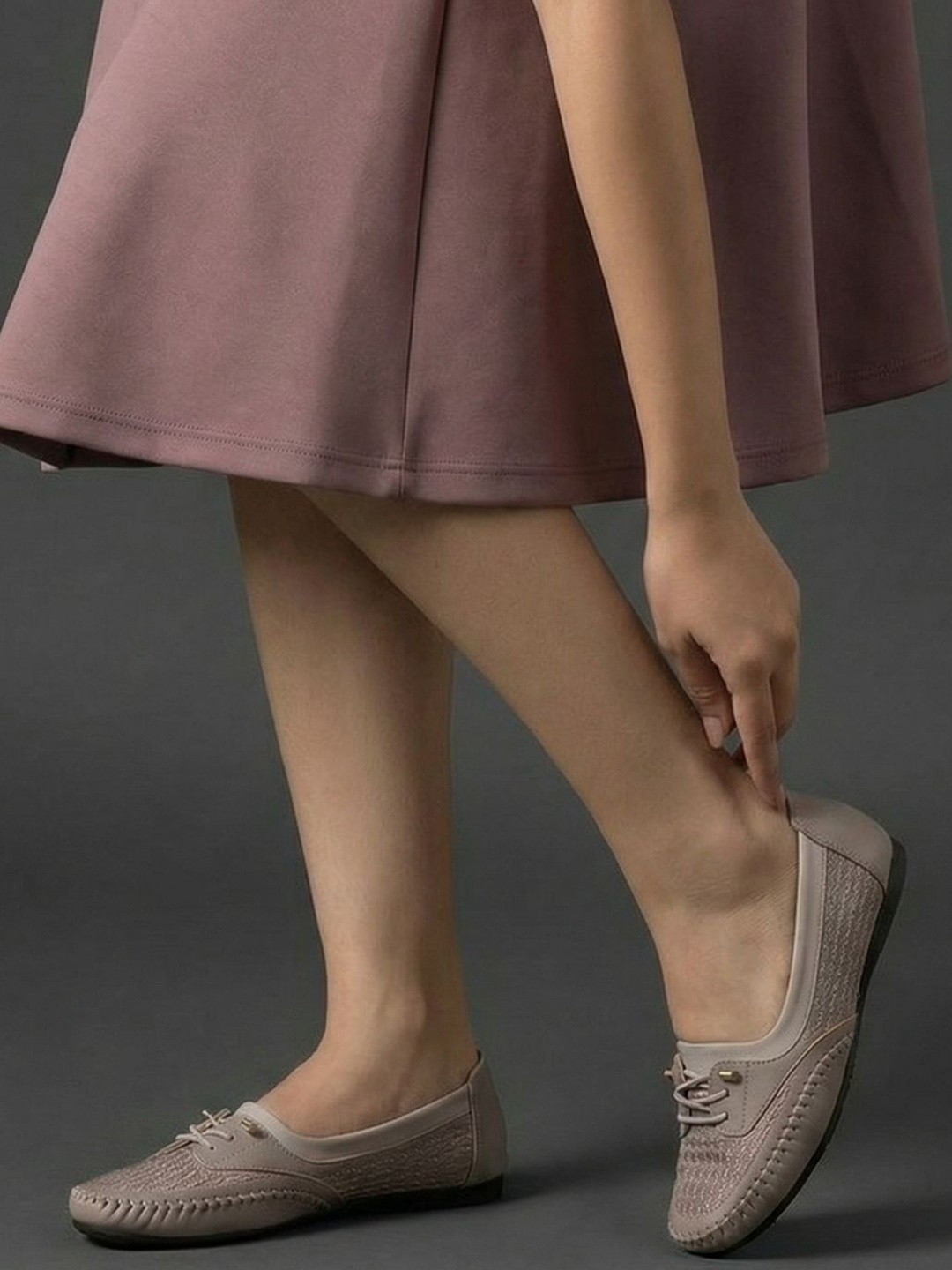 JodyHub Women Textured Laser Cuts Round Toe Ballerinas