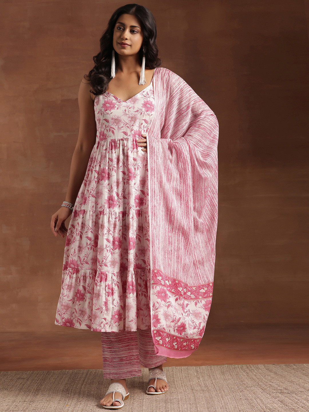 Gerua By Libas Women Floral Printed Tiered Kurti with Trousers & With Dupatta
