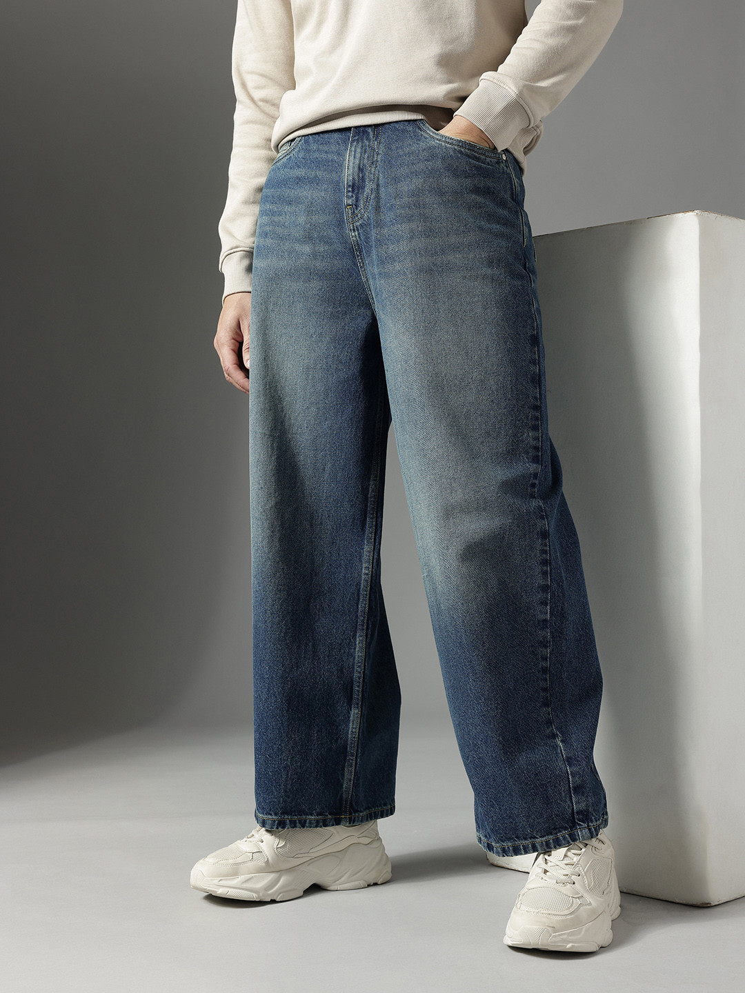 FCUK Men Pure Cotton Barrel Fit Jeans