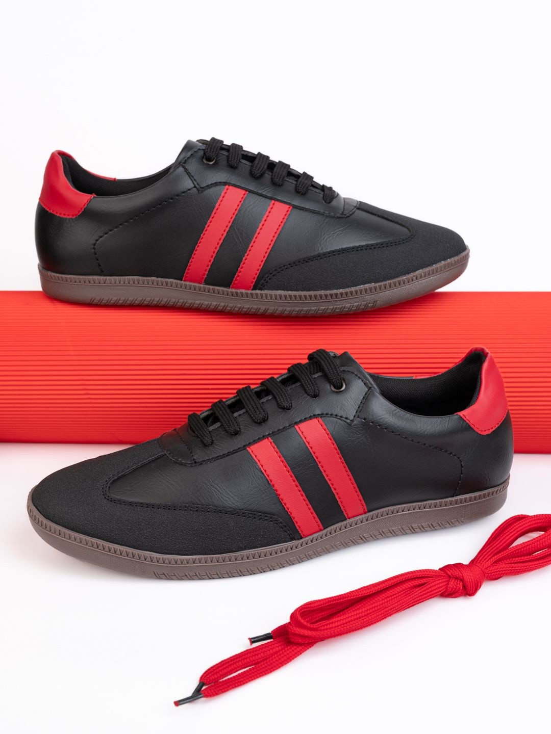 The Roadster Lifestyle Co Men Round Toe Sneakers Casual Shoes