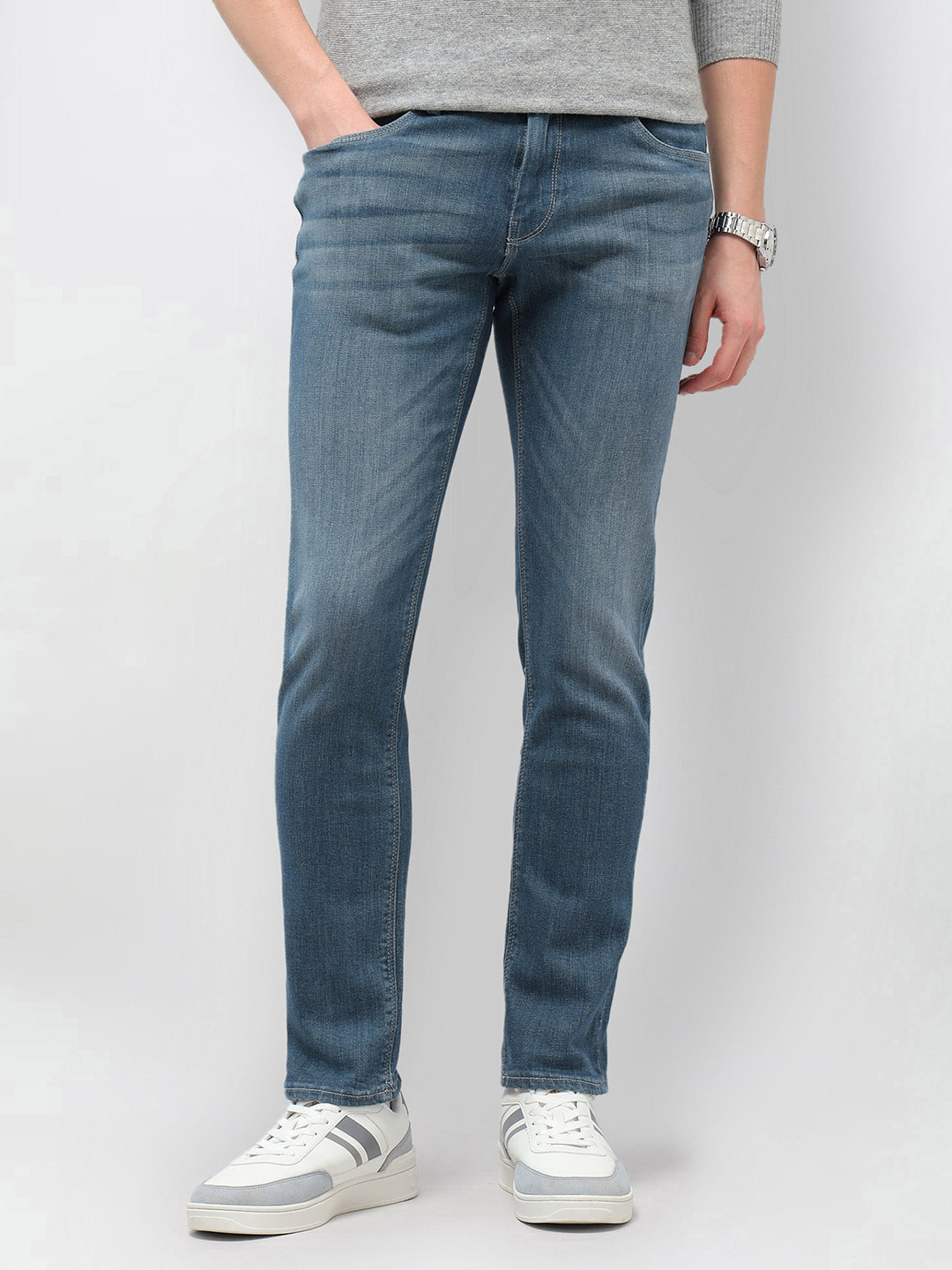 U.S. Polo Assn. Denim Co. Men Tapered Fit Mid-Rise Light Fade Stretchable Jeans