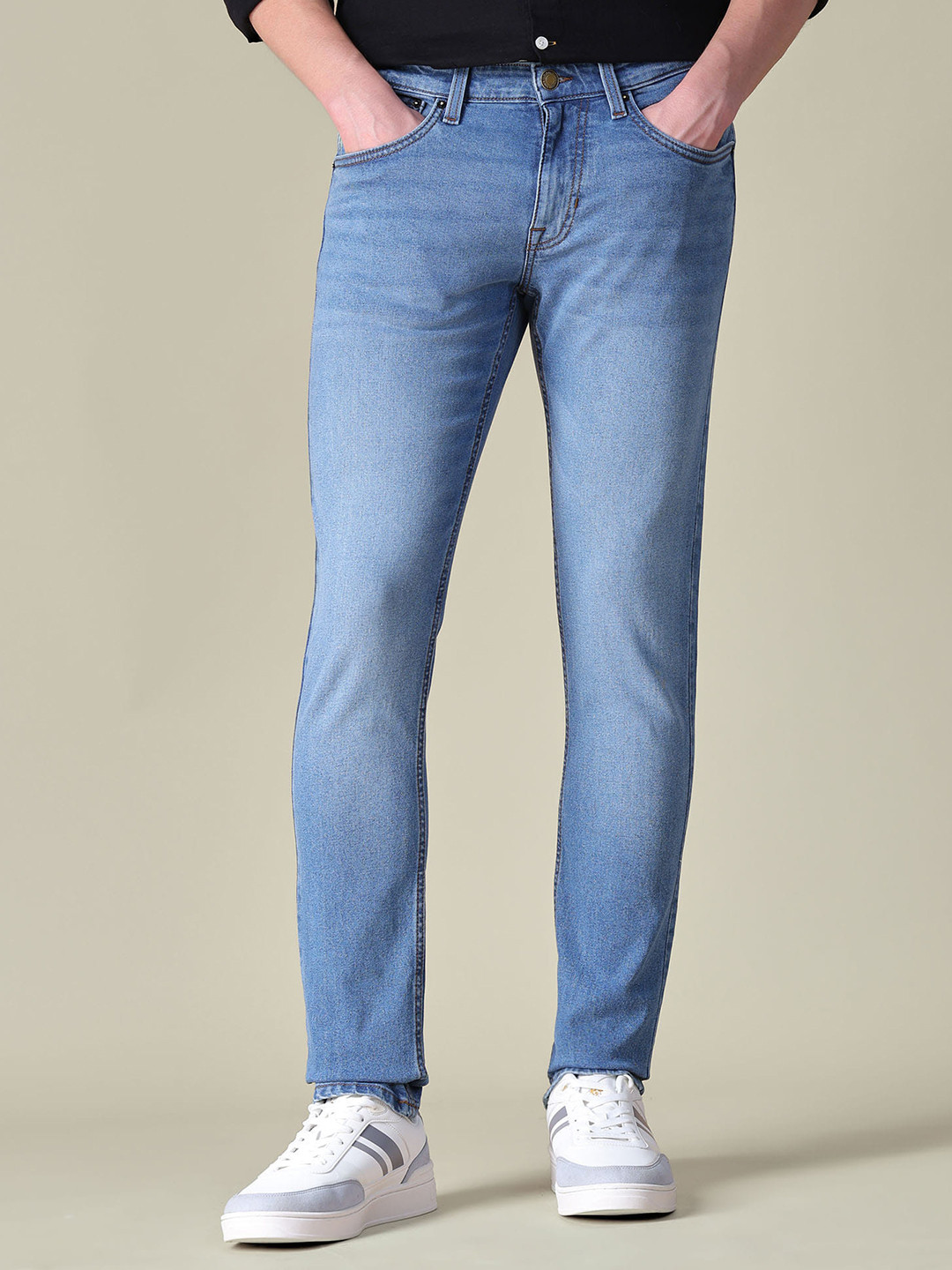 U.S. Polo Assn. Denim Co. Men Tapered Fit Mid-Rise Light Fade Stretchable Jeans