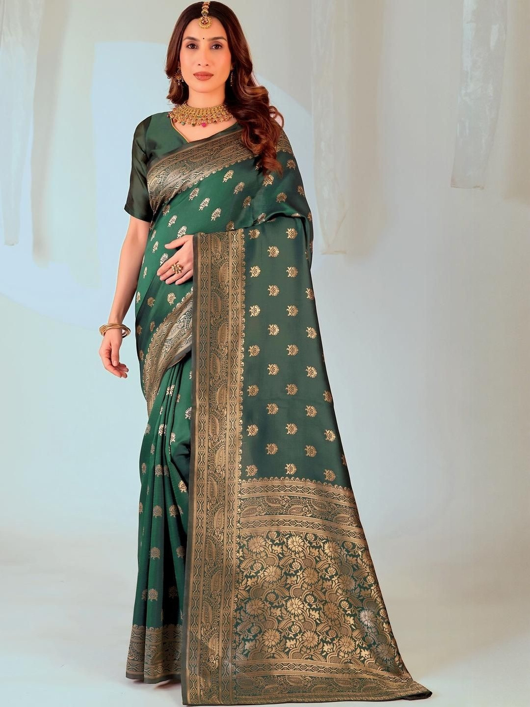 YUGAVEERAA New Silk Blend Woven Design Sarees