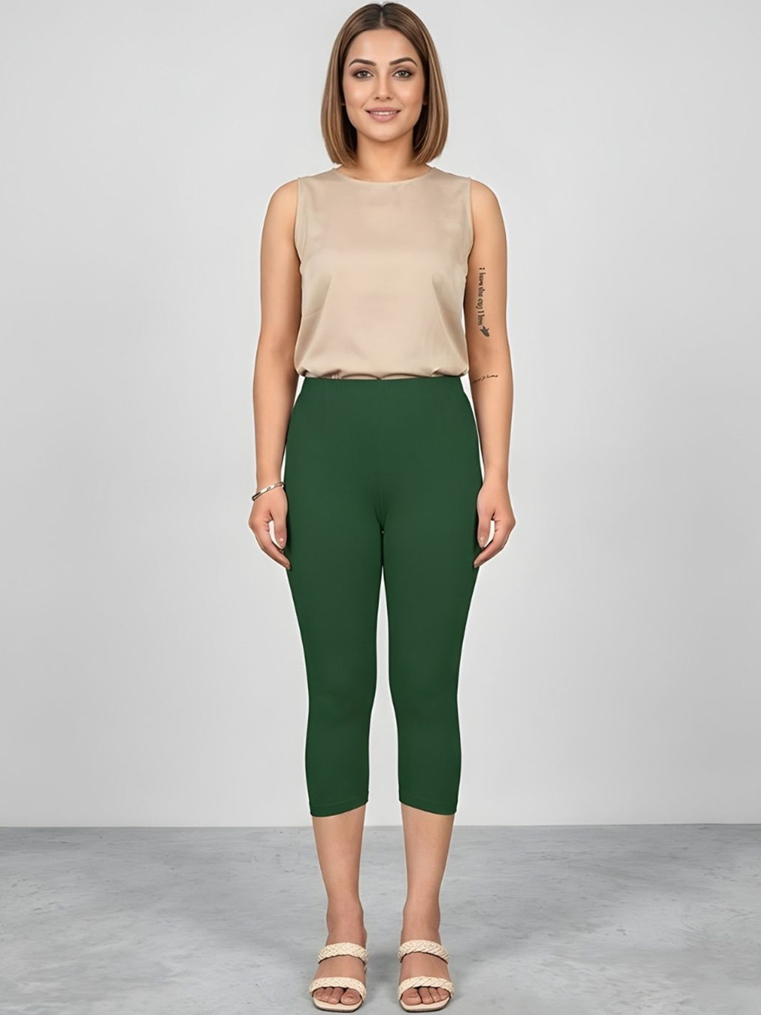 HM HUBB Women Solid Mid-Rise Regular Fit Cotton Capris