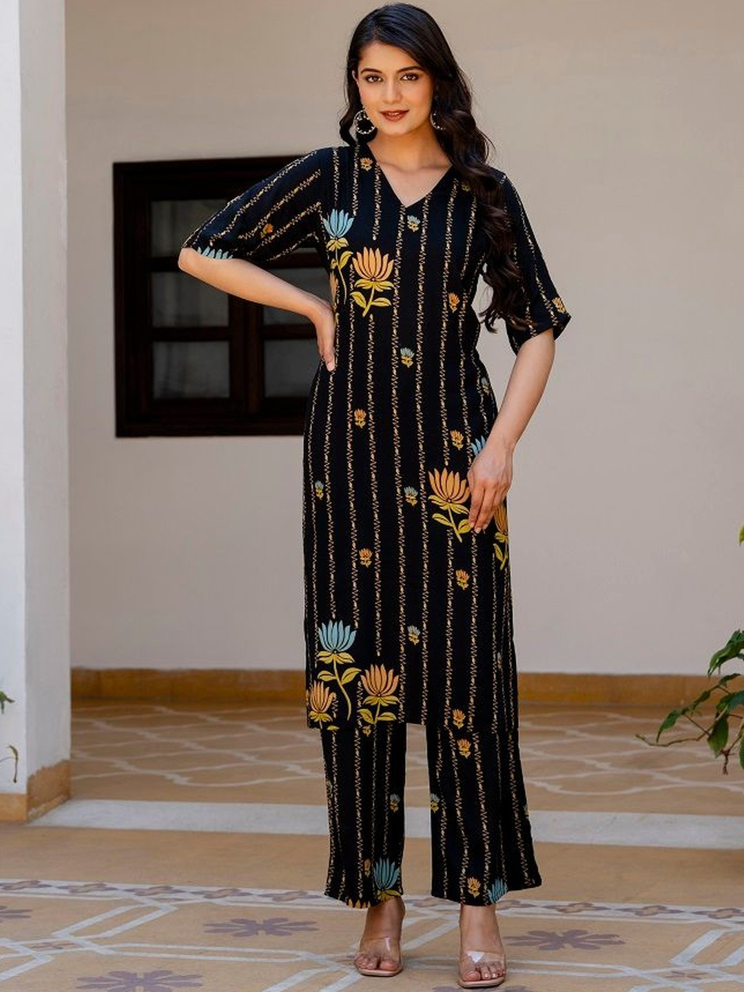 Dhibha Women Floral Embroidered Regular Kurta with Palazzos