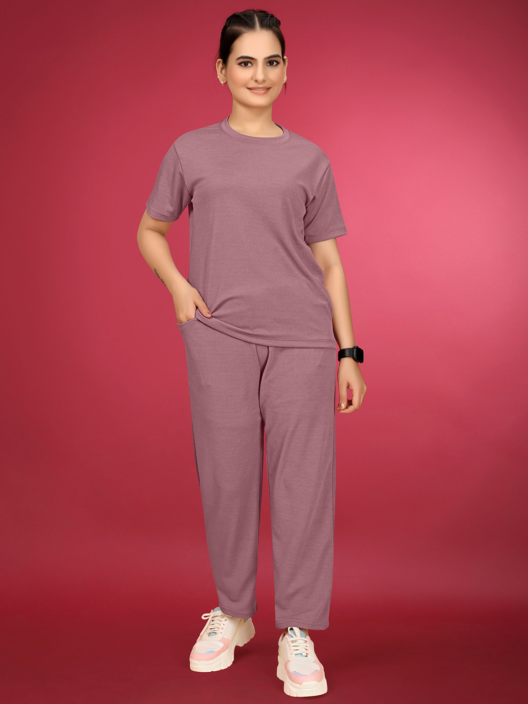 SAKARMAA Women Mid-Rise Round Neck Tracksuit