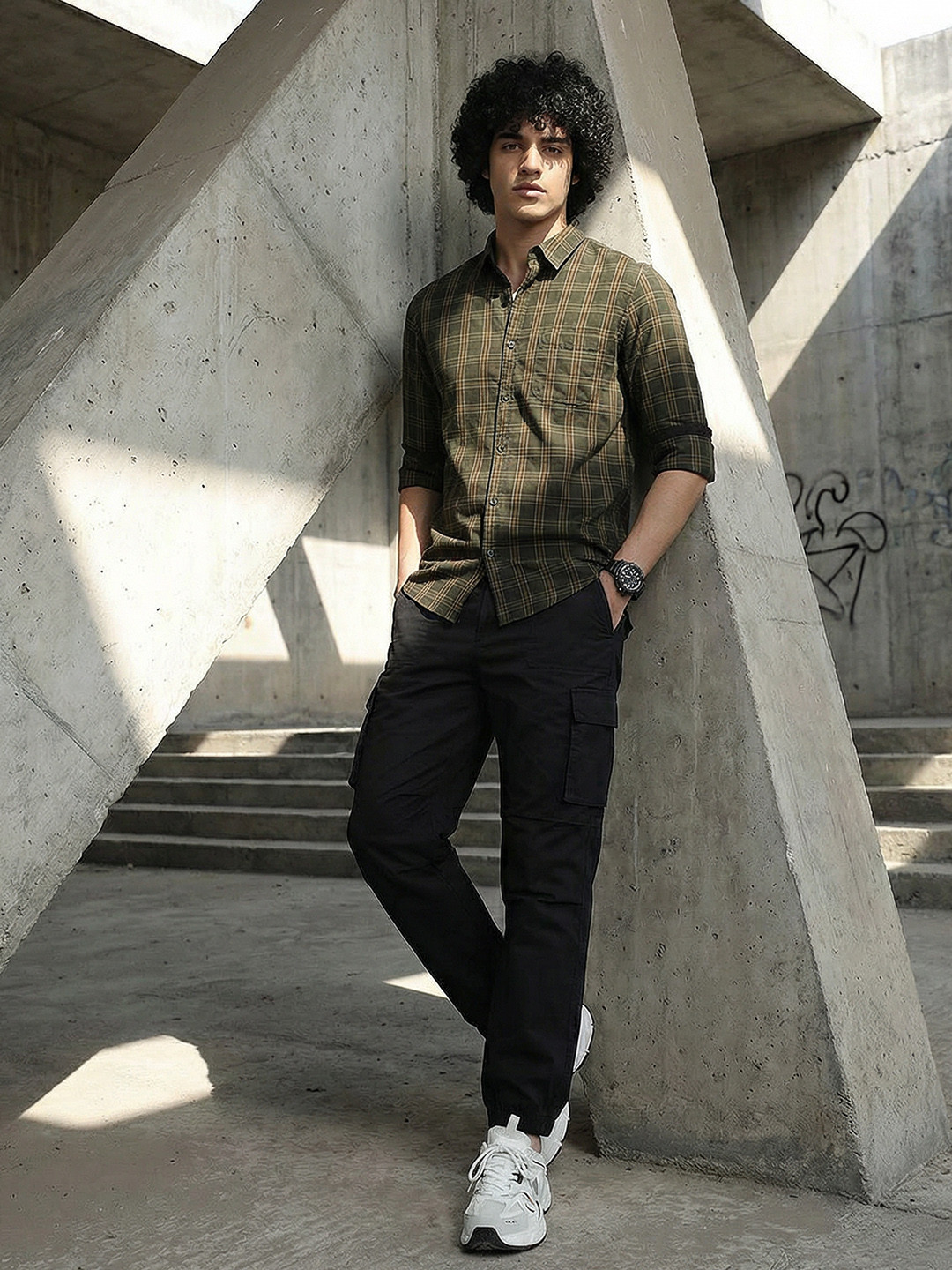 Roadster Men Black & Green Regular Fit Checked Casual Shirt