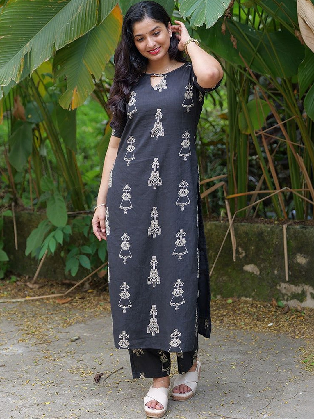 Twika Women Floral Regular Kurta with Trousers