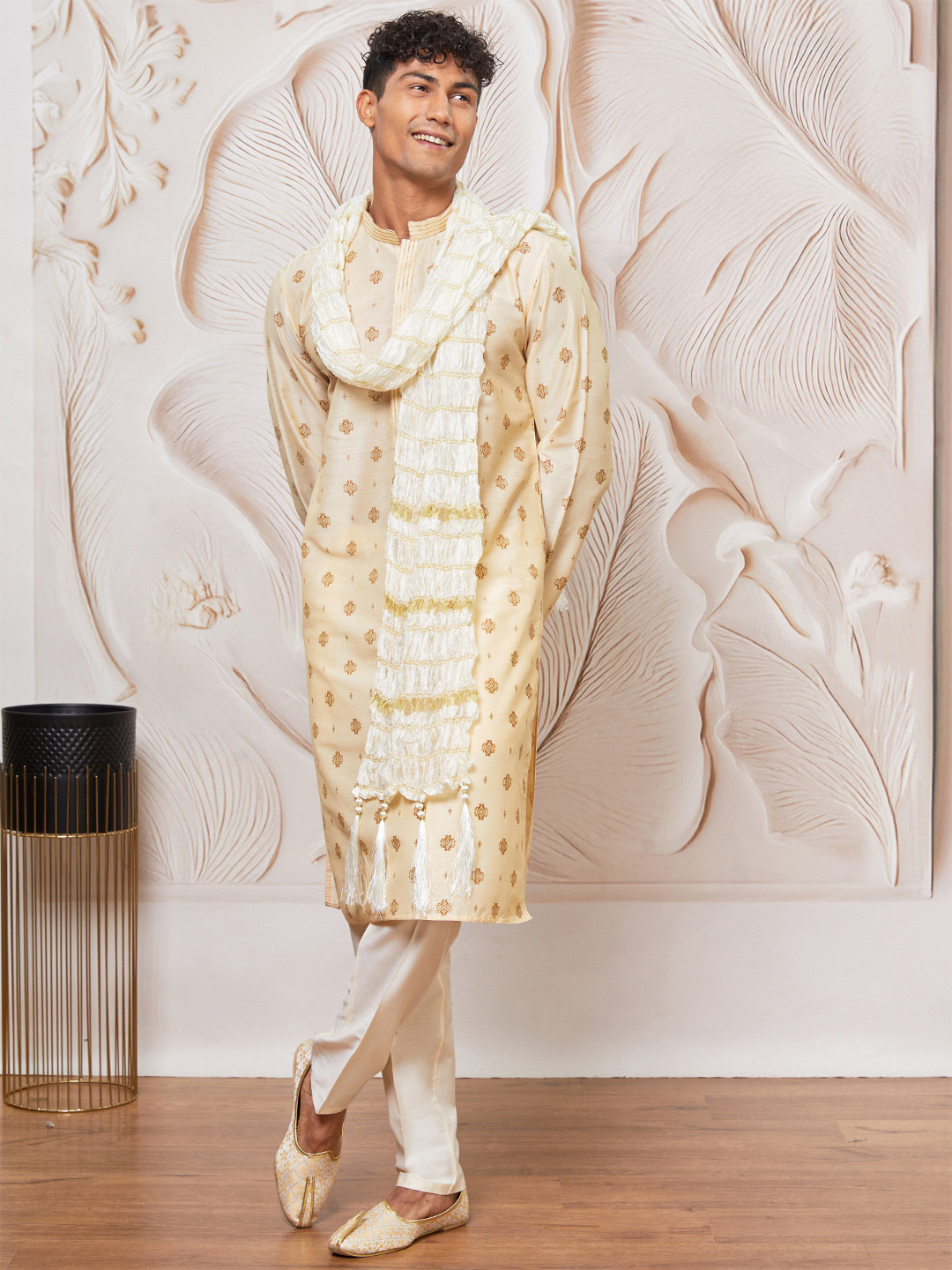 VASTRAMAY Self Design Dupatta with Zari