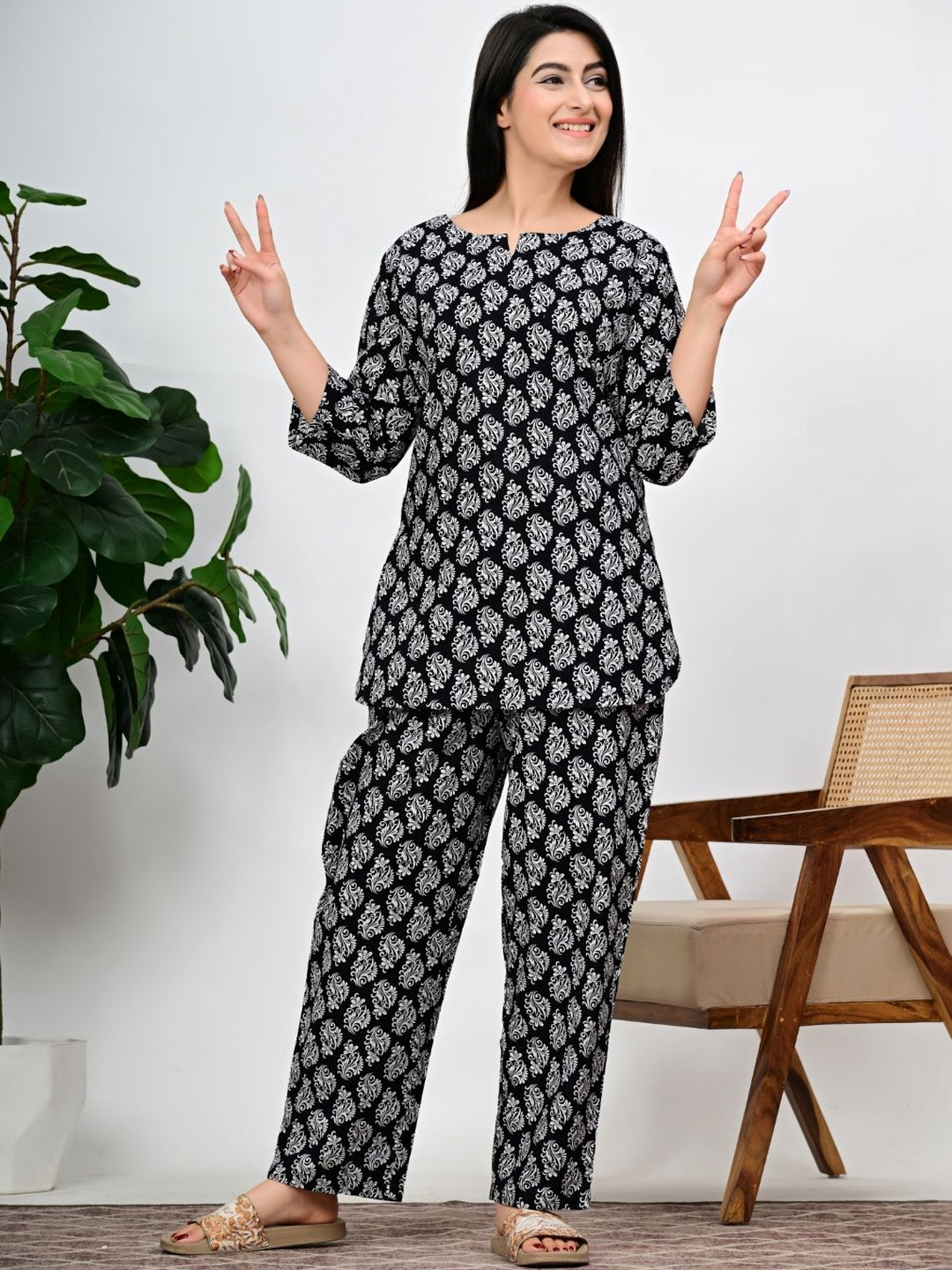 TREND ME Women Printed Night suit
