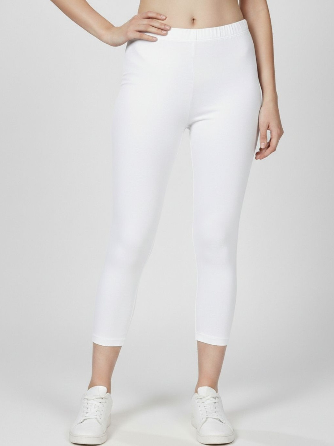 ZAYANQA Women Pack of 2 Black & White Slim Fit Cotton Three Fourth Capri Leggings