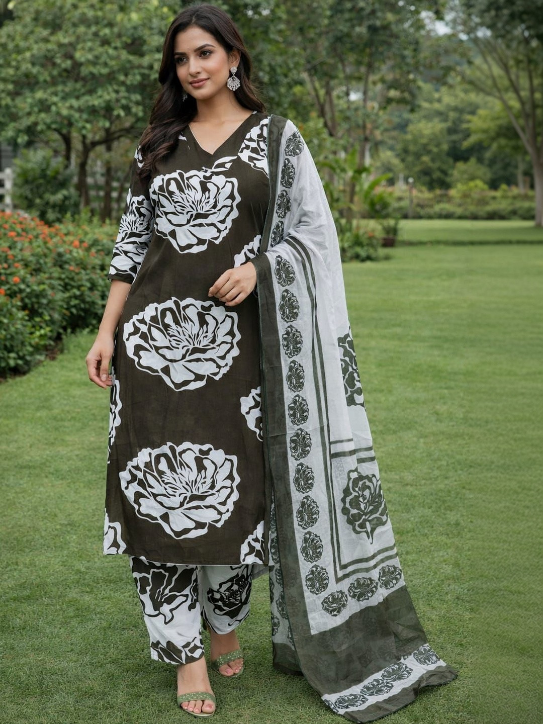 PARIKSHIT Women Ethnic Motifs Printed Regular Pure Cotton Kurta with Trousers & With Dupatta