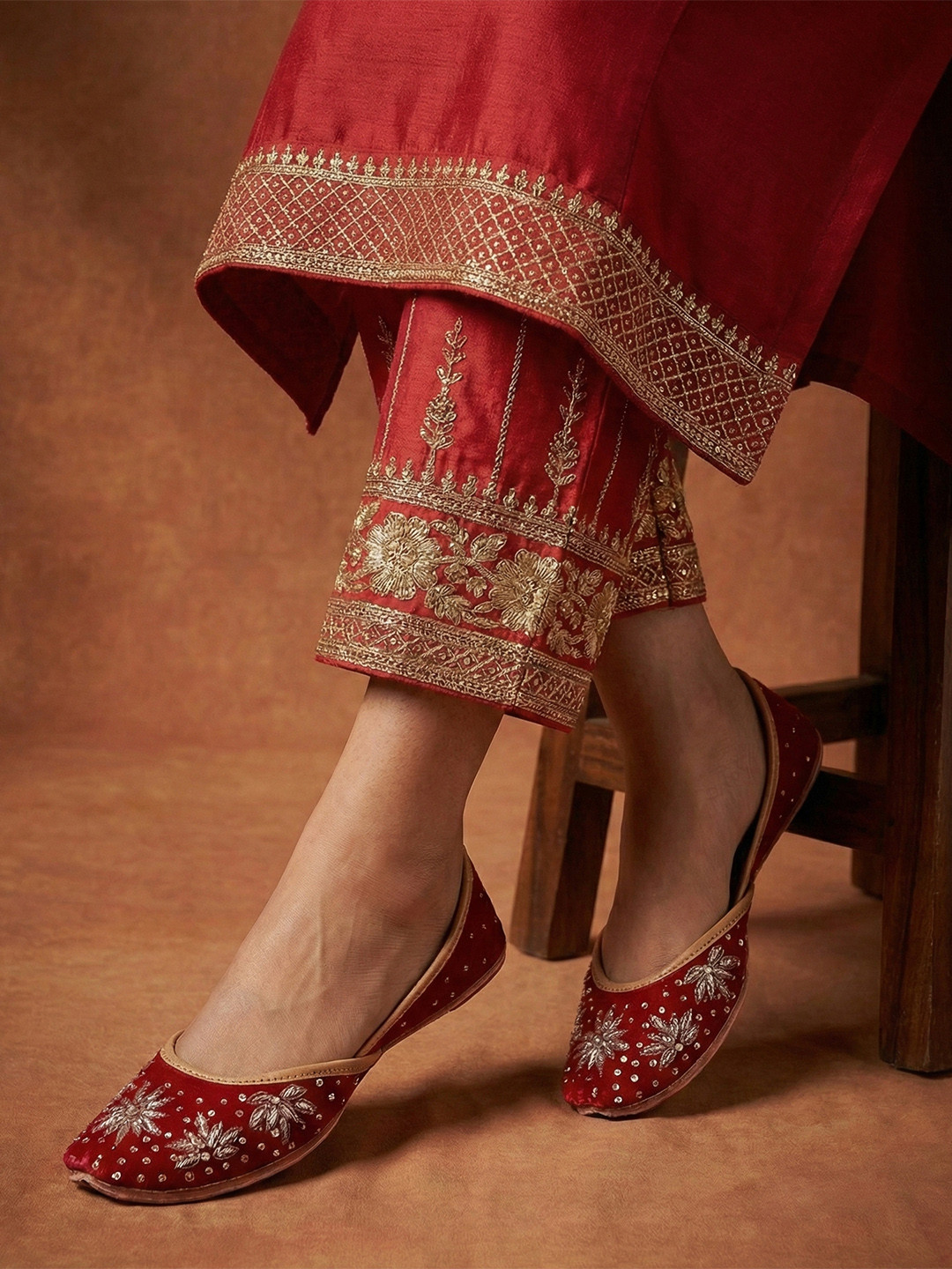 House of Pataudi Women Embellished Mojaris