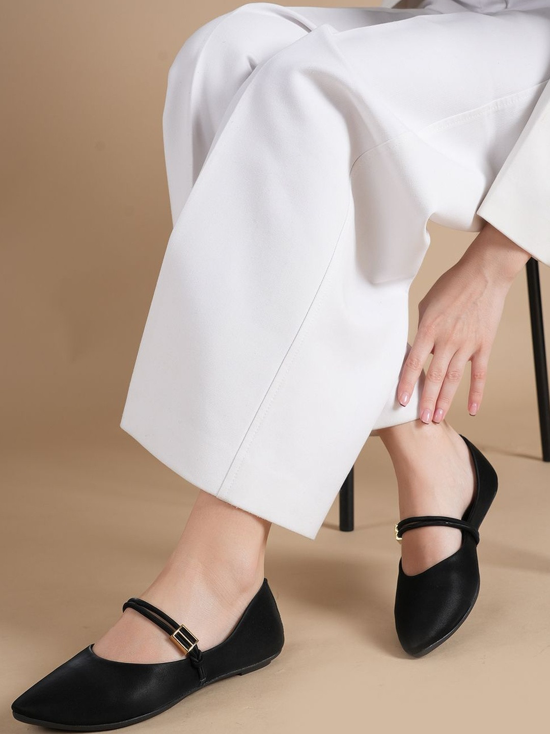 Chemistry Women Pointed Toe Buckles Flats