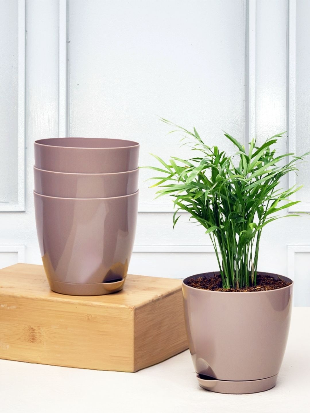 Nurturing Green 4 Pieces Brown Round Planters