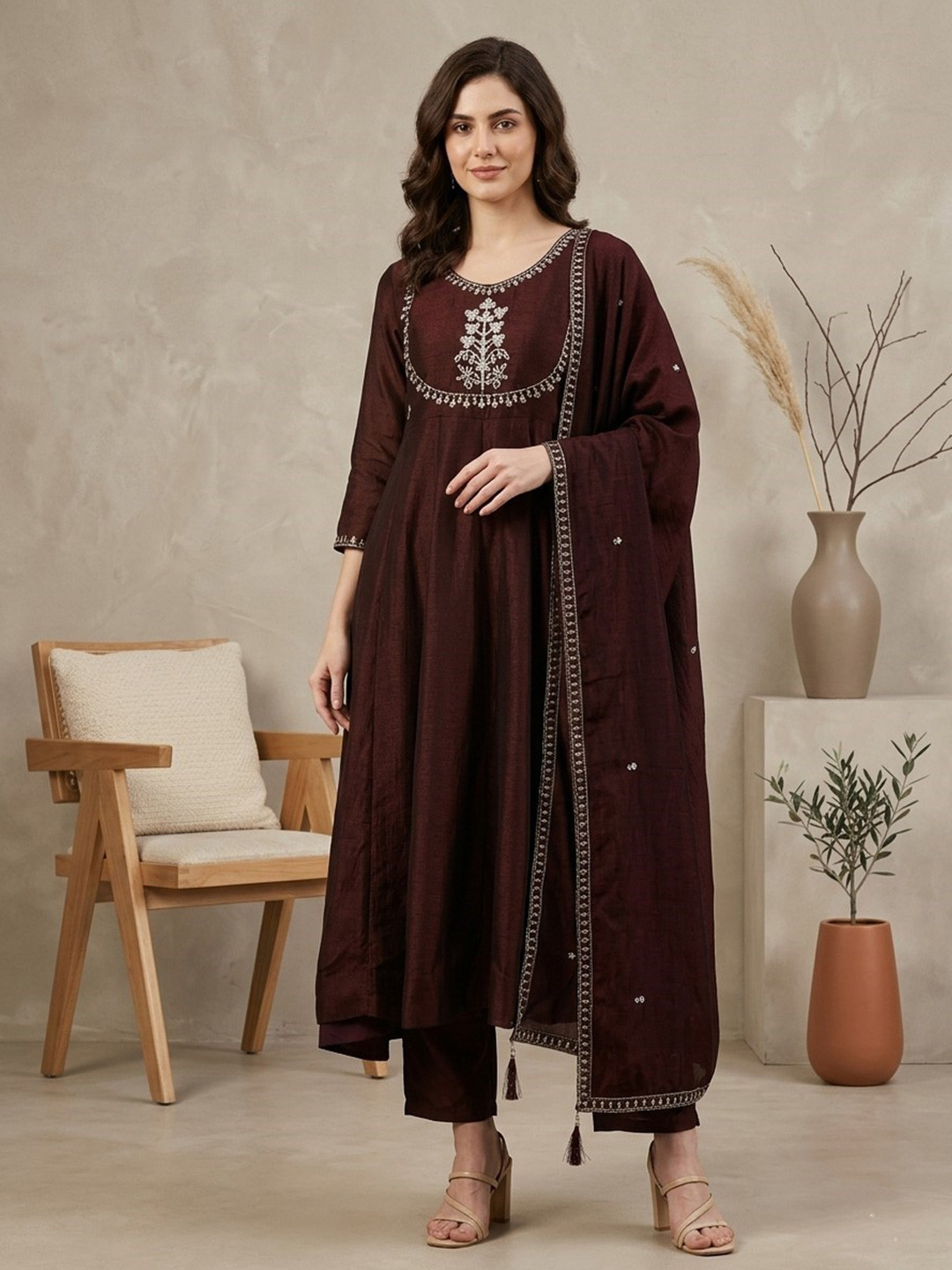 Omicron Fab Ethnic Motifs Panelled Thread Work Kurta with Trousers & With Dupatta