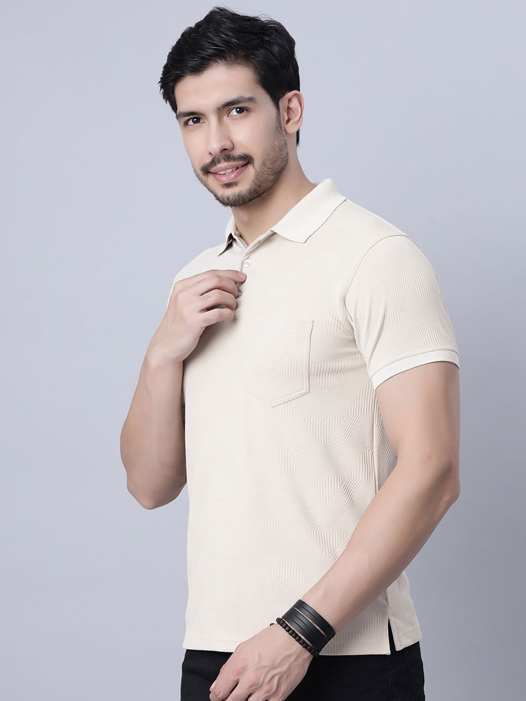 BLUWEEA Men Off White Solid Regular Fit Polo T-shirt