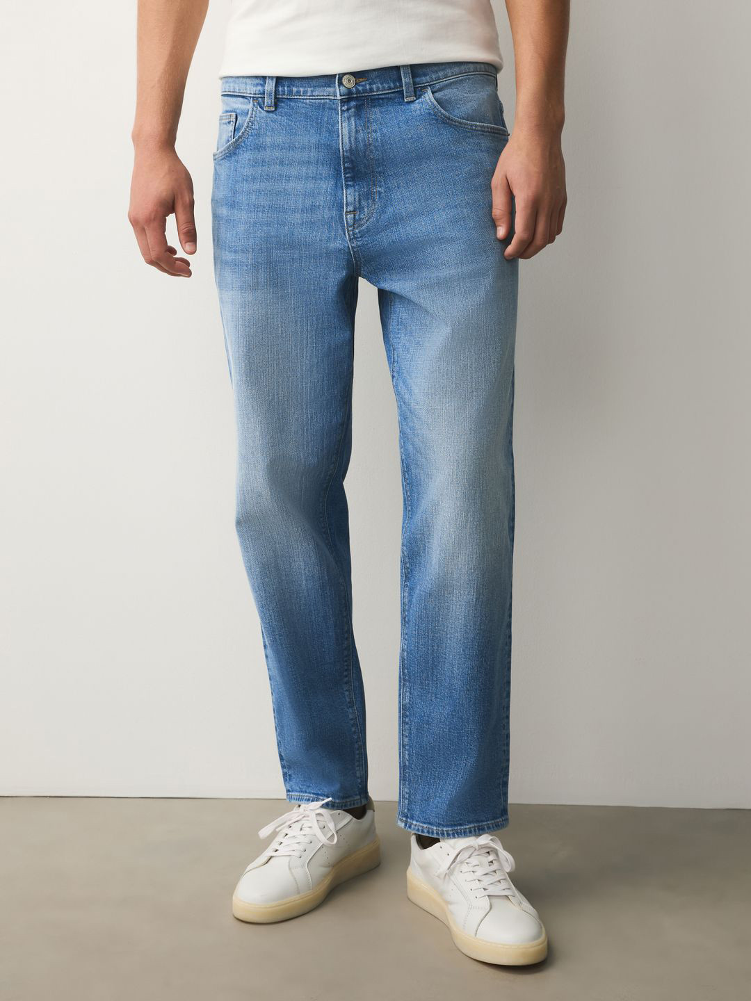 NEXT Men Regular Fit Mid-Rise Light Fade Stretchable Jeans
