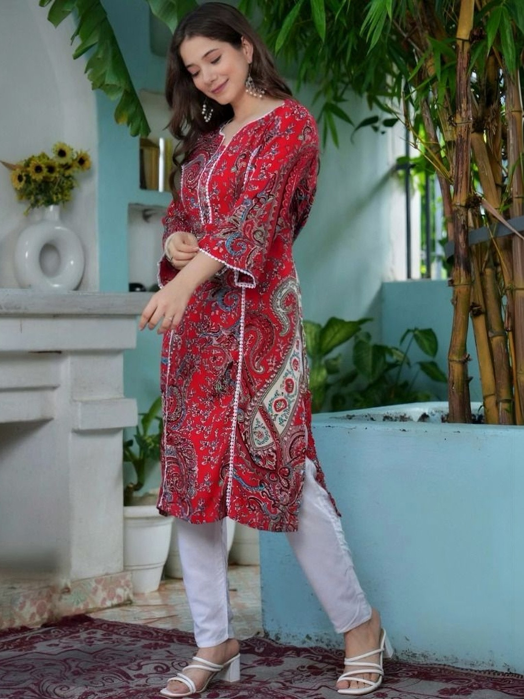 QUEENSFAB Women Ethnic Motifs Embroidered Gotta Patti Floral Kurta