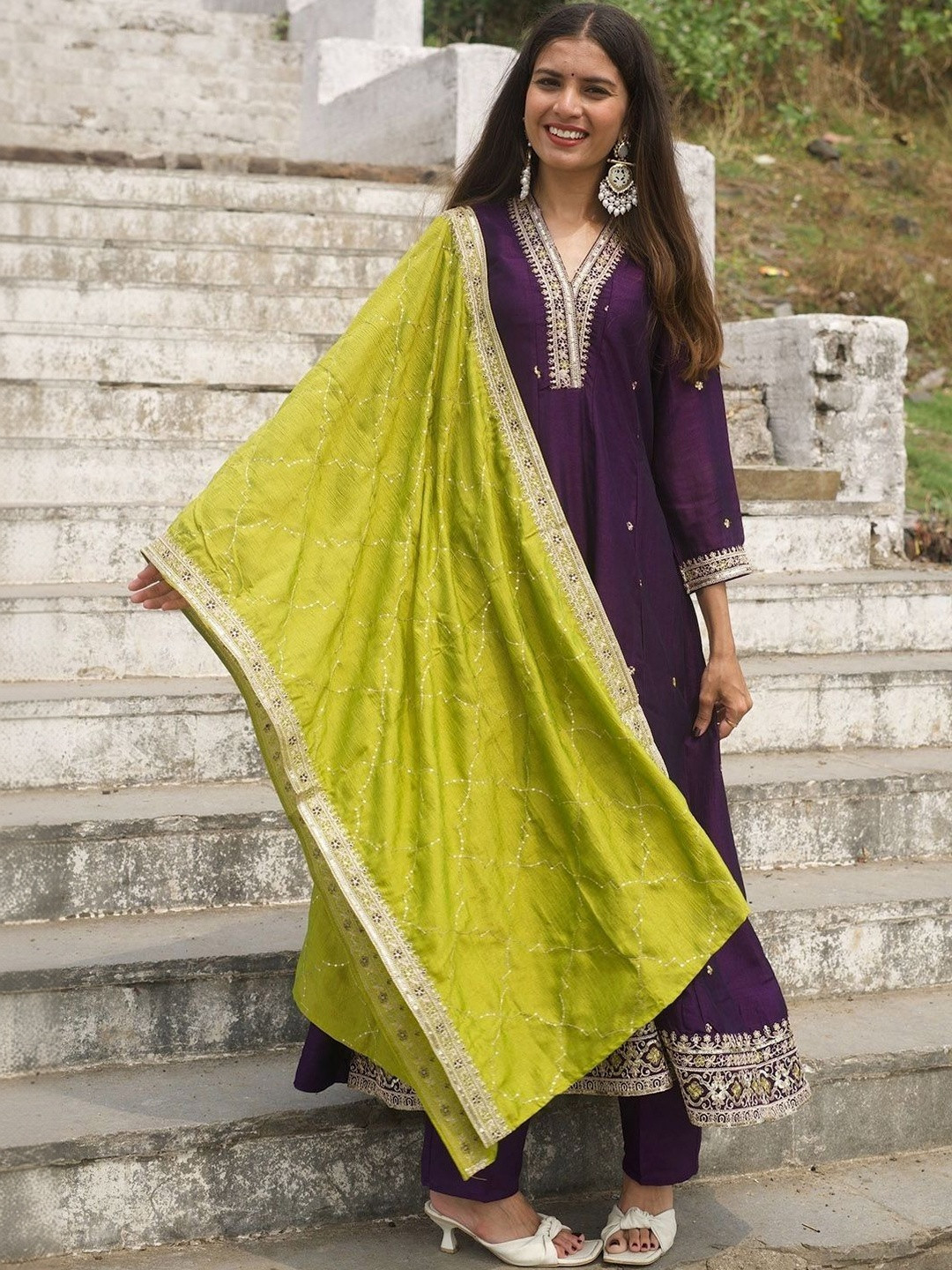 GLOSIA DESIGN Women Ethnic Motifs Embroidered Regular Raw Silk Kurta w