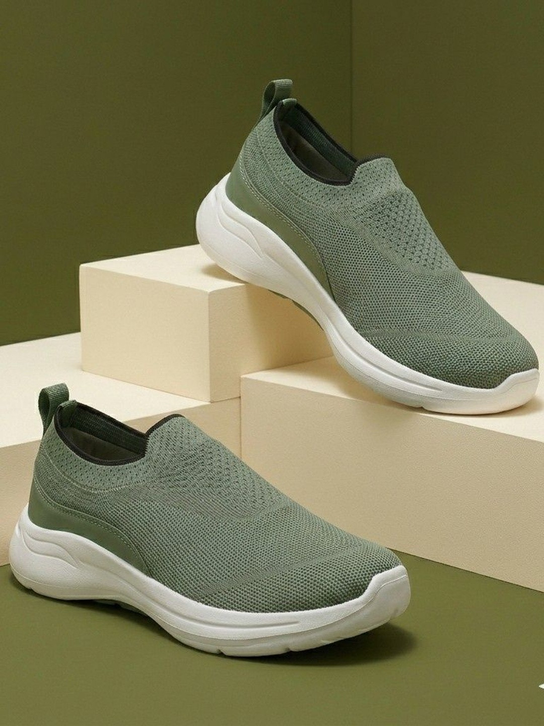 KANGAROOZ Men Textured Sneakers