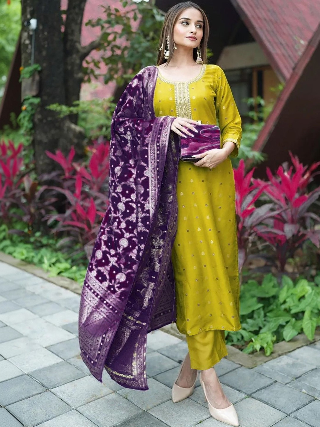 SIDDESHWARY FAB Women Regular Thread Work Kurta with Trousers & With Dupatta