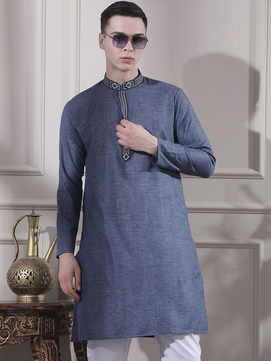 JUGG JUGG JEEYO Men Geometric Striped Kurta