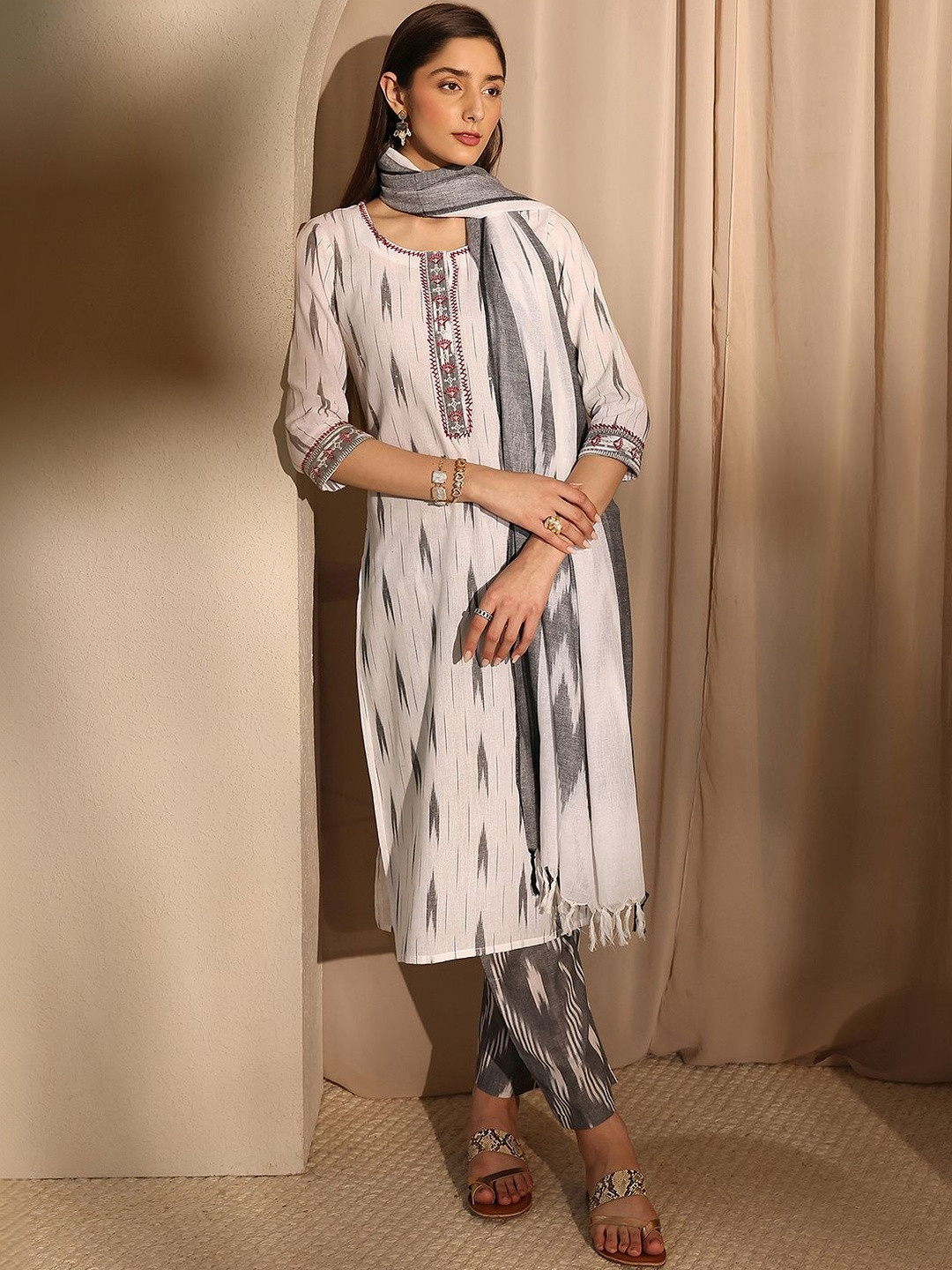 Libas Women Printed Regular Thread Work Kurta with Trousers & With Dupatta