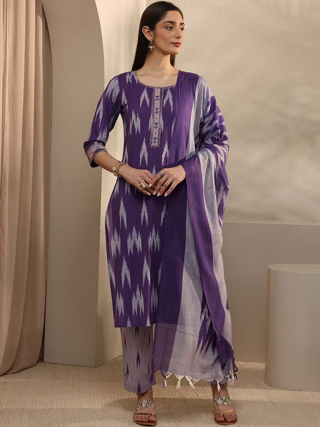 Libas Women Printed Regular Thread Work Kurta with Trousers & With Dupatta