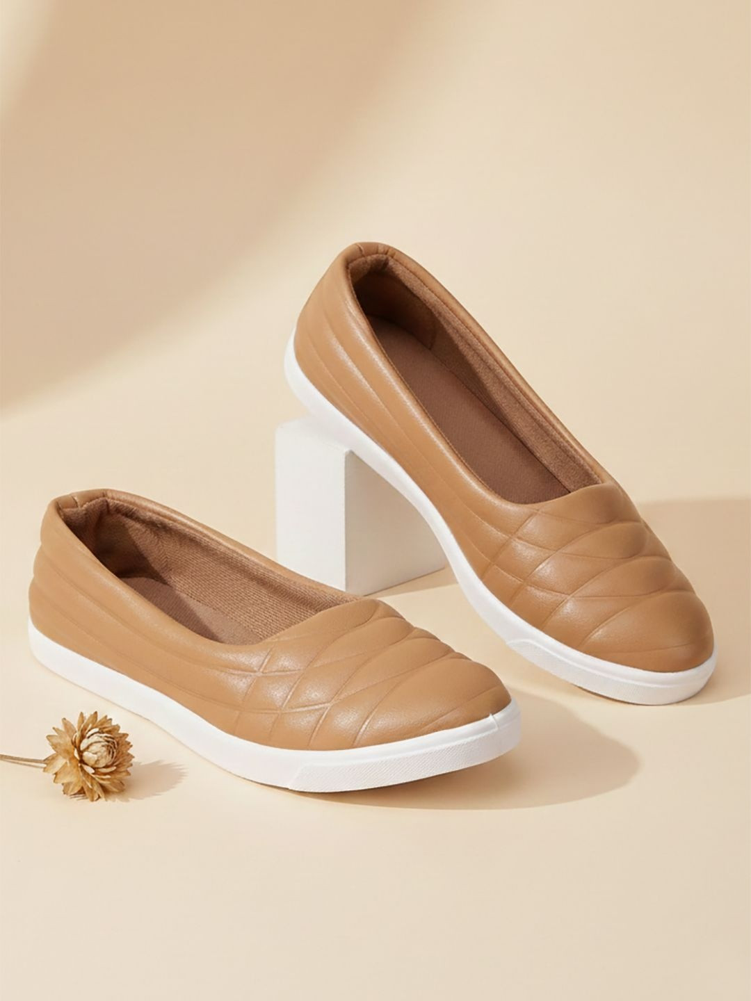 TRASE Stride Adults-Women Round-Toe Ballerinas