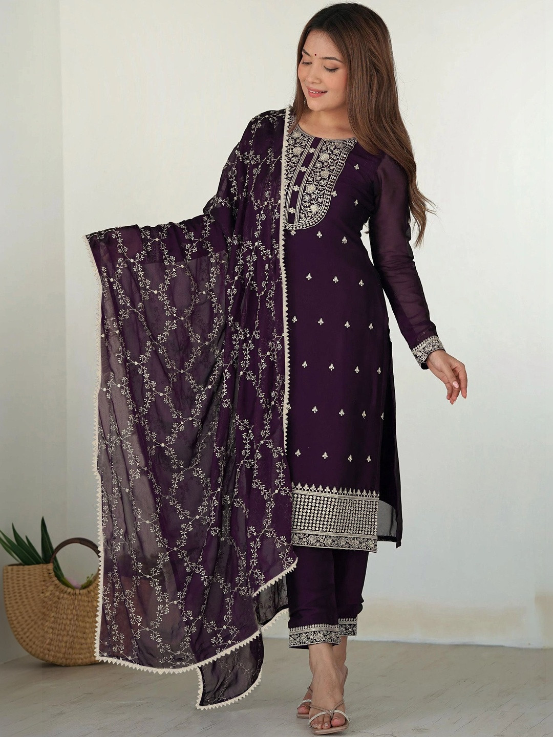 SIDDESHWARY FAB Women Ethnic Motifs Embroidered Regular Thread Work Kurta with Trousers & With Dupatta
