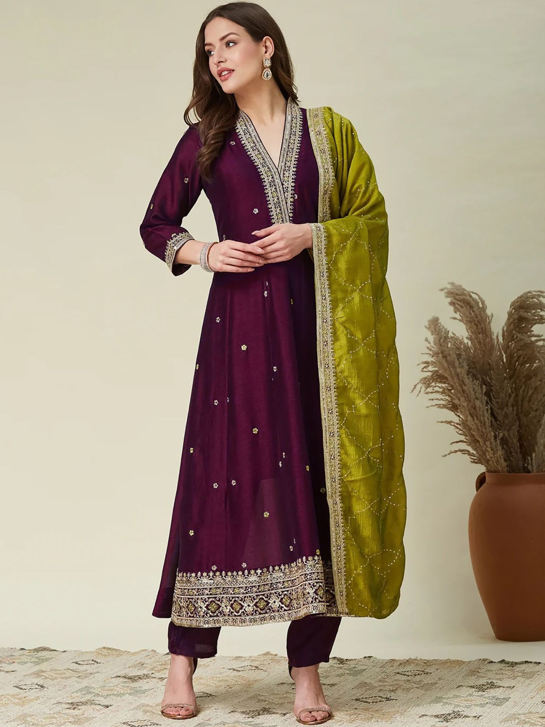 SIDDESHWARY FAB Women Ethnic Motifs Embroidered Panelled Thread Work Kurta with Trousers & With Dupatta