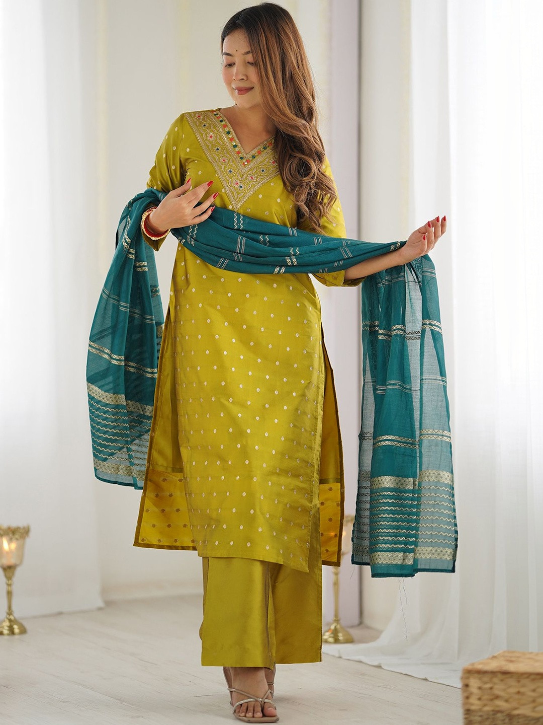 SIDDESHWARY FAB Women Ethnic Motifs Embroidered Regular Thread Work Kurta with Trousers & With Dupatta